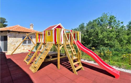 Kastel House | Cozy Home In Kastel With Wifi