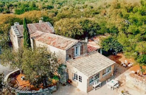 Rouet House | Cozy home in LE ROUET with WiFi
