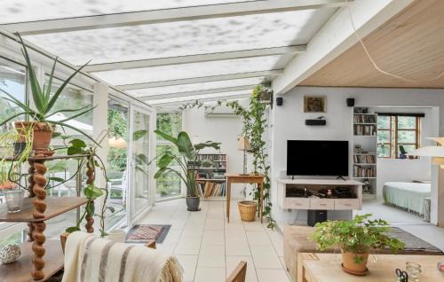 Lundby House | Cozy Home In Lundby With Wifi