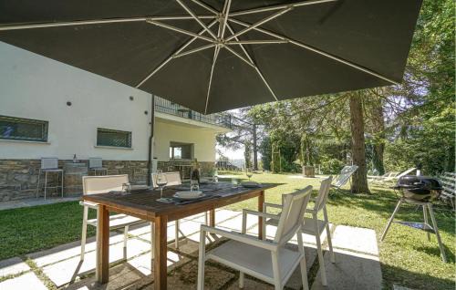Marsaglia House | Cozy Home In Marsaglia With Kitchen