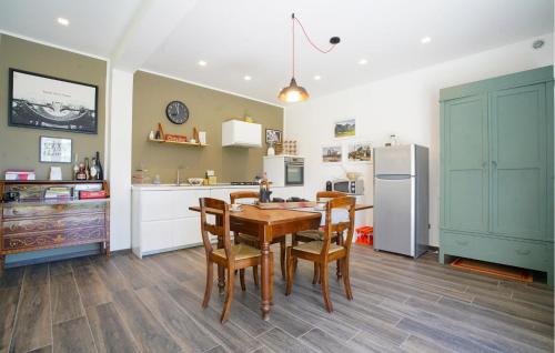 Marsaglia House | Cozy Home In Marsaglia With Kitchen