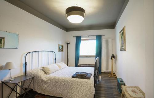 Marsaglia House | Cozy Home In Marsaglia With Kitchen