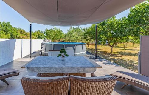 Pomer House | Cozy Home In Medulin With Kitchen