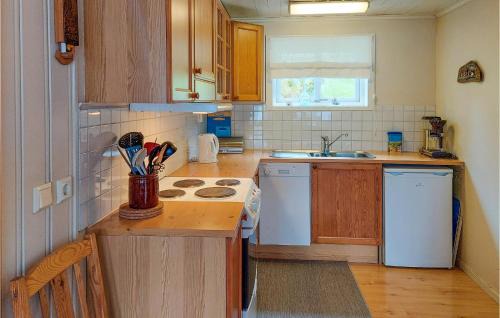 Leksvik House | Cozy Home In Mosvik With House Sea View
