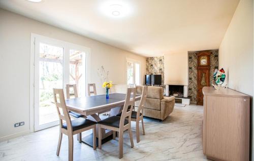 Notre-Dame-de-Riez House | Cozy Home In Notre Dame De Riez