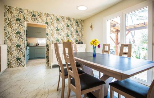 Notre-Dame-de-Riez House | Cozy Home In Notre Dame De Riez