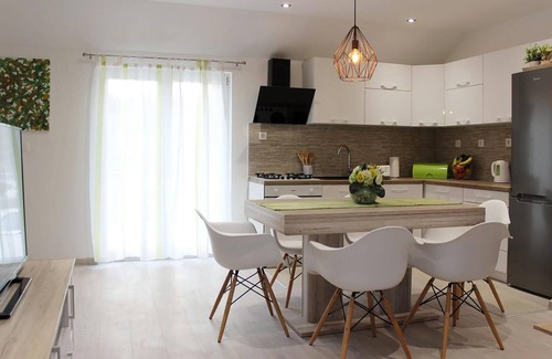 Dracevica House | Cozy home in Nerezisca with WiFi