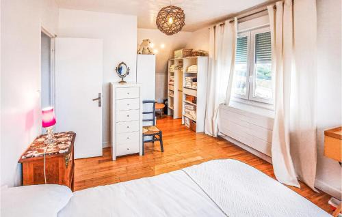 Plouarzel House | Cozy Home In Plouarzel