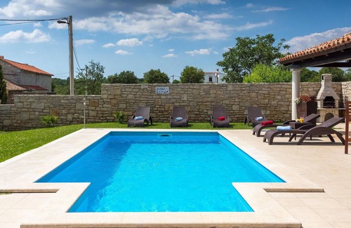 Visnjan House | Cozy home in Porec with sauna