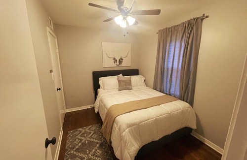 Overland Park House | Cozy home in quiet Overland Park neighborhood