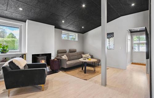 Ronde House | Cozy Home In Rønde With Wifi