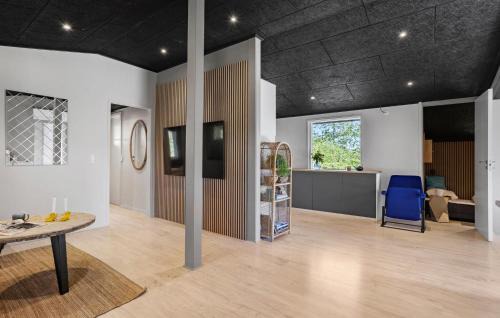 Ronde House | Cozy Home In Rønde With Wifi