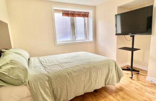 Richmond Hill House | Cozy Home in Richmond Hill with Free Parking