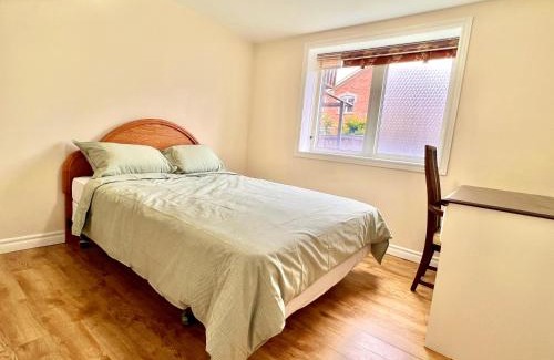 Richmond Hill House | Cozy Home in Richmond Hill with Free Parking