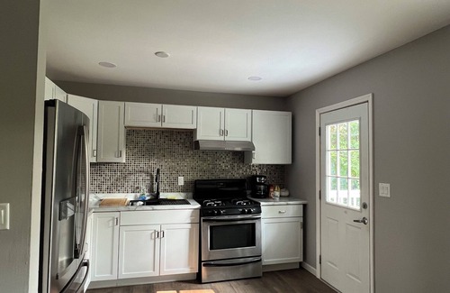 Rockford House | Cozy home in Rockford nSleeps 8