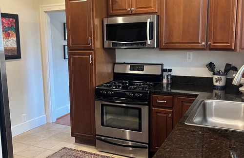 St. Matthews House | Cozy home in St. Matthews, 2 bedrooms, 2 bathrooms