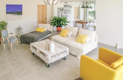 Saint-Aubin-de-Cadelech House | Cozy Home In Staubin De Cadeleche