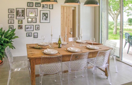 Saint-Aubin-de-Cadelech House | Cozy Home In Staubin De Cadeleche