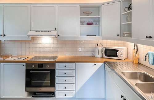 Straumsjoen House | Cozy home in Straumsjøen with kitchen