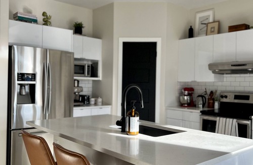 Fort Gary House | Cozy Home in the Suburbs