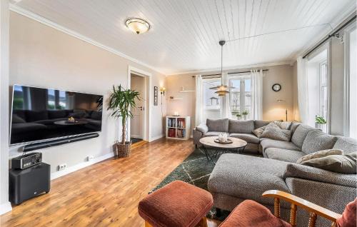 Farsund House | Cozy Home In Vanse With Kitchen