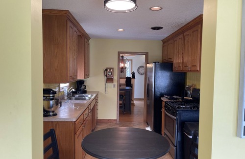 Victory House | Cozy Home in Victory Pkwy!