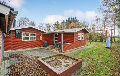 Vinderup House | Cozy Home In Vinderup With Kitchen