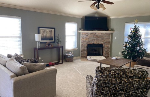 Fayetteville House | Cozy Home in West Fayetteville