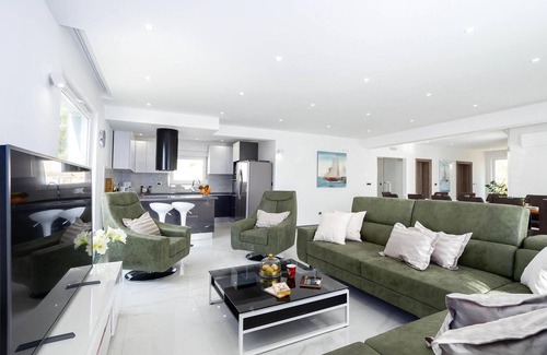 Zrnovnica House | Cozy home in Zrnovnica