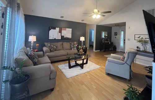 Greensboro House | Cozy home located near airport