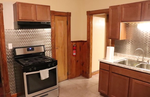 Springfield House | COZY HOME- Located on a quiet Worthy Street with a home in its own compound.