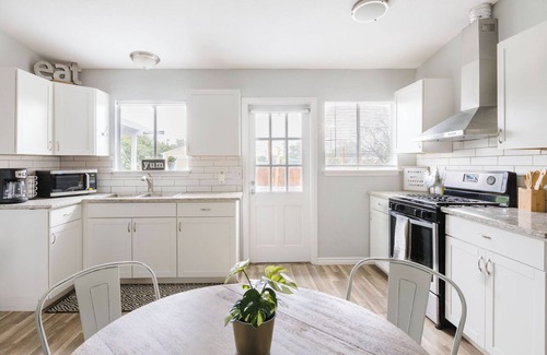 Southside House | Cozy Home Mins From Randolph AFB, Airport, & More!
