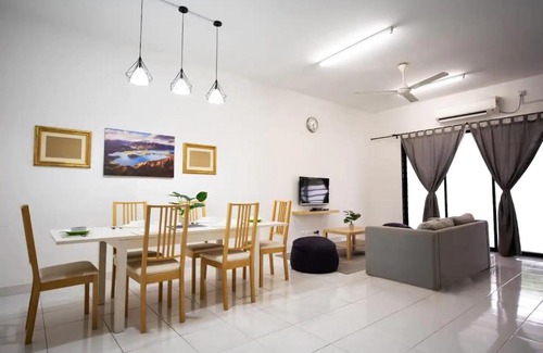 Gelang Patah House | Cozy & Homely 4BR Home Near Legoland & Hello Kitty