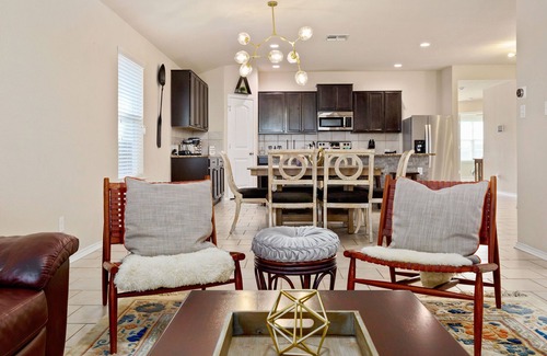 Solana Ridge House | Cozy Home Near AF BMT Lackland, Seaworld, Riverwalk, Six Flags & More