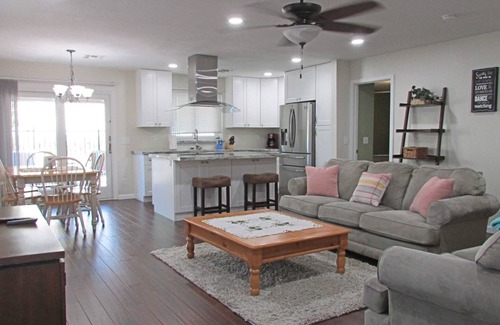 Alta Vista Estates House | Cozy home near freeways w/pool, BBQ