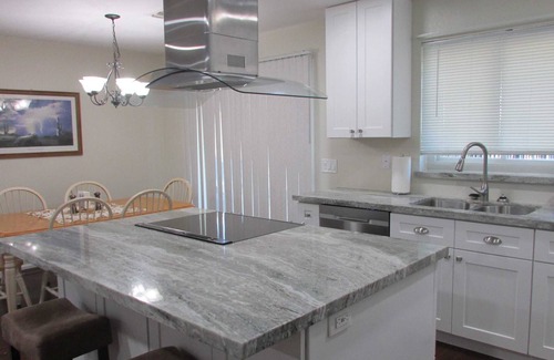 Alta Vista Estates House | Cozy home near freeways w/pool, BBQ