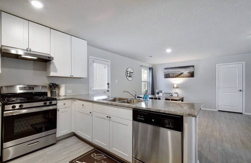 Converse House | Cozy home near Randolph AFB, BAMC, NE Methodist Hosp & Downtown SA.