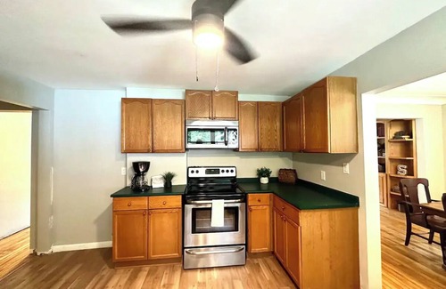 Turkey Point House | Cozy Home near the Beach, with Hiking & Biking Trails, Wineries & Ziplinesnn
