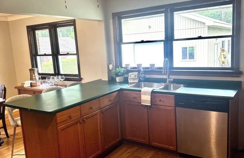Turkey Point House | Cozy Home near the Beach, with Hiking & Biking Trails, Wineries & Ziplinesnn