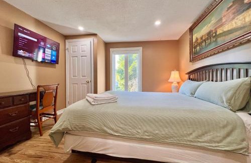 Richmond Hill House | Cozy Home Near Transit & Hillcrest Mall with Free Parking