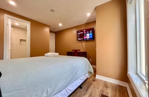 Richmond Hill House | Cozy Home Near Transit & Hillcrest Mall with Free Parking