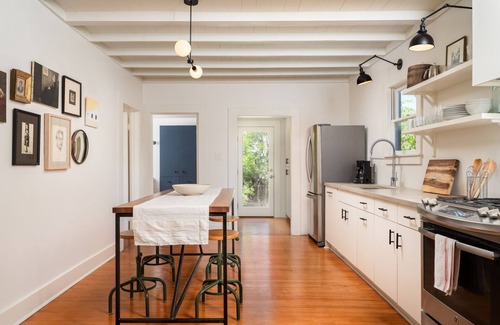 Eastside Promise Neighborhood House | Cozy Home Nr DT River Walk, Alamo | WiFi Yard BBQ