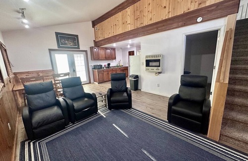 Au Gres Cabin | Cozy Home on Lake Huron I