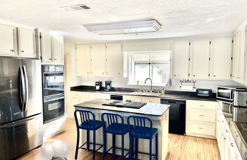 Ferriday House | Cozy home on Lake St. John. Pet friendly. Perfect for families and hunters.