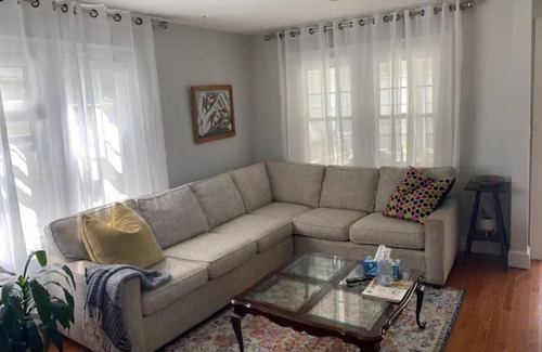 The Centre House | Cozy Home on Quiet Street