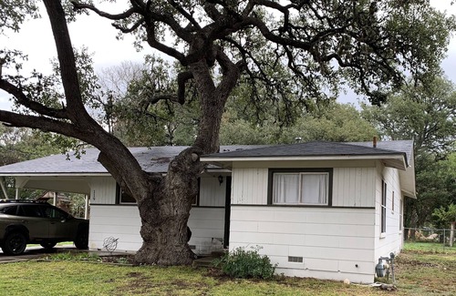 Boerne House | Cozy home on the South end of Boerne. Peaceful quiet neighborhood.