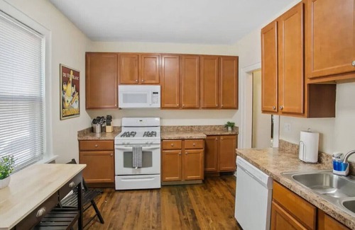 Waukegan Apartment | Cozy home perfect for families - Near Naval Base!