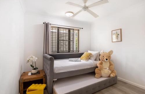 Indooroopilly House | Cozy Home Prime Spot and Near Shops