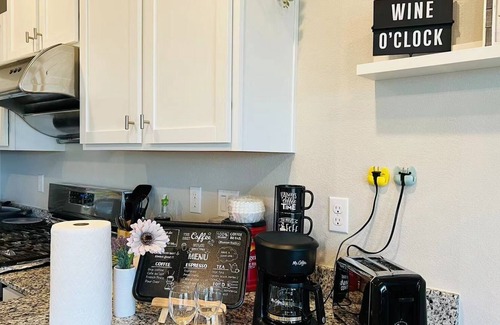 Henderson House | Cozy home/up to 8ppl/15 mins to strip
