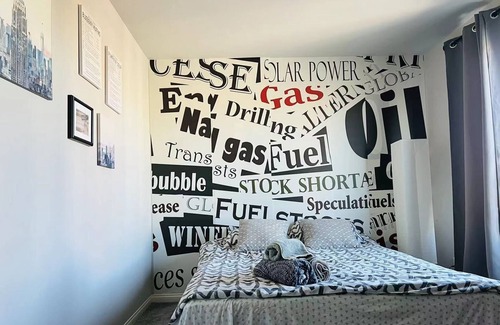 Henderson House | Cozy home/up to 8ppl/15 mins to strip
